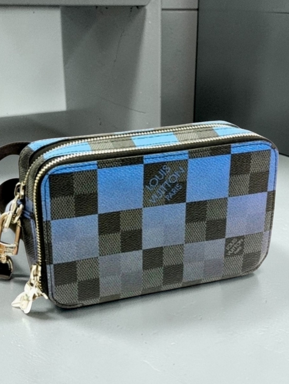 ✨️Like New. Louis Vuitton Limited Edition Alpha Wearable Giant Damier Graphite